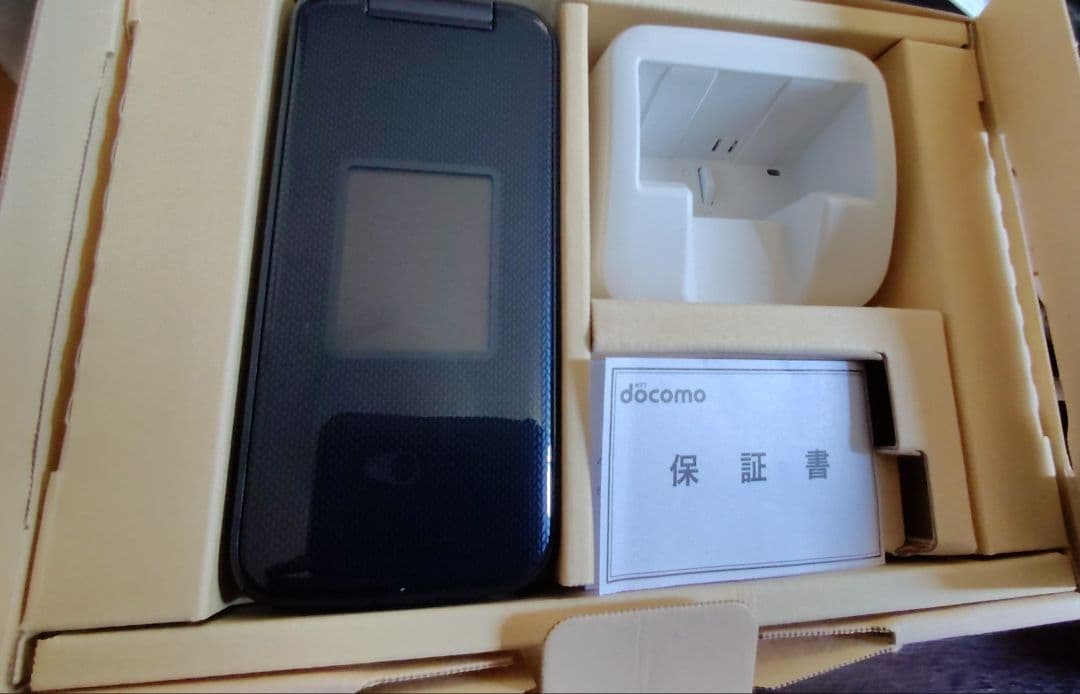 【最新機種】らくらくホン F-41F ネイビーです