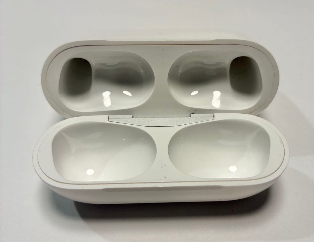 【中古品　消毒拭き取り済み】 Apple AirPods Pro（第2世代）
