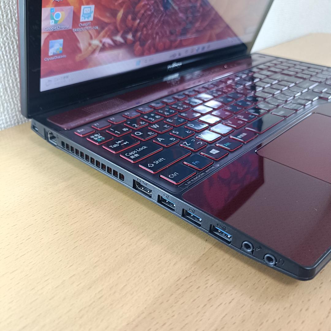 Windows11 Core i7 ノートPC SSD メモリ8GB 富士通 赤