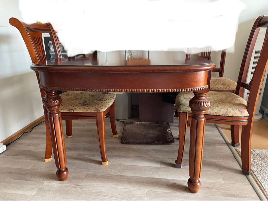 ま*ん様 アンティーク調ダイニングテーブル➕椅子