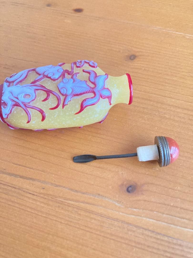 鼻煙壺　乾隆ガラス技法製 香水瓶 蓮の花と魚のデザイン