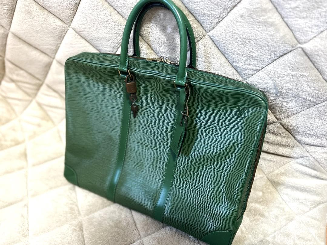 Louis Vuitton エピレザー ビジネスバッグ グリーン