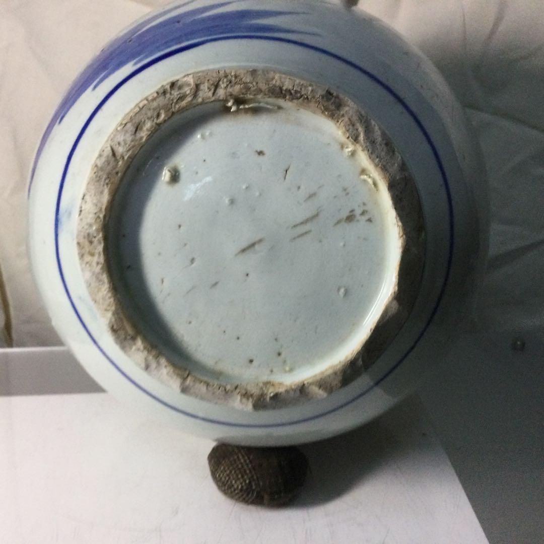 大坪飾り壺か?砥部焼きの色ですがこのような大きなものわ見た事わないふるいもので。