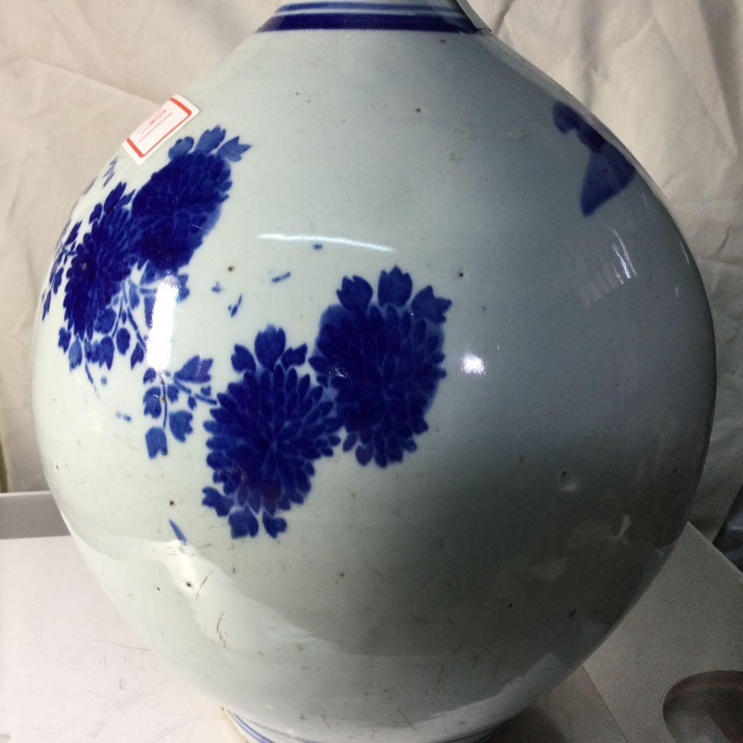 大坪飾り壺か?砥部焼きの色ですがこのような大きなものわ見た事わないふるいもので。