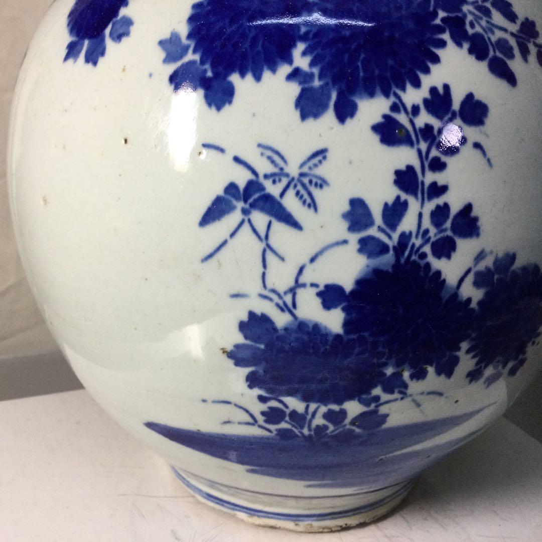 大坪飾り壺か?砥部焼きの色ですがこのような大きなものわ見た事わないふるいもので。