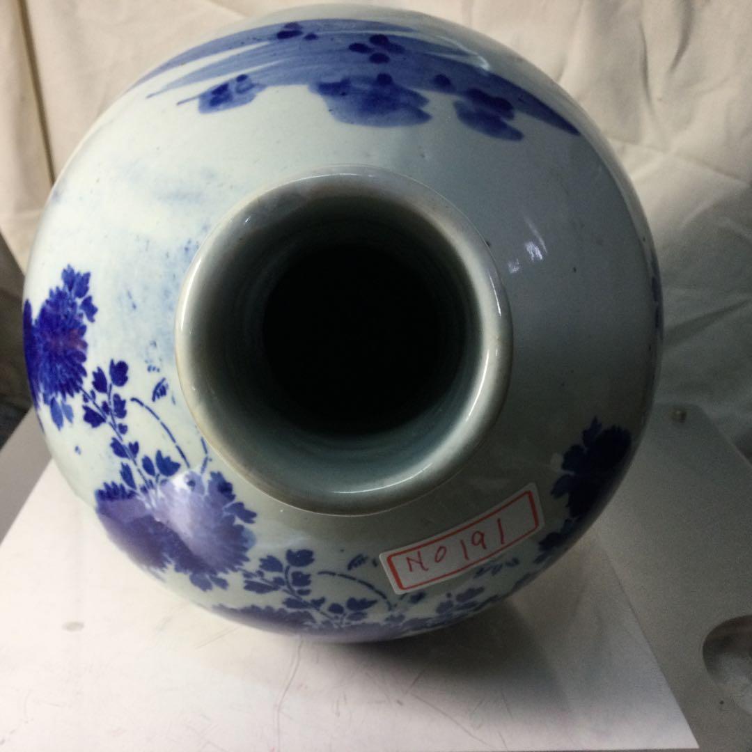 大坪飾り壺か?砥部焼きの色ですがこのような大きなものわ見た事わないふるいもので。