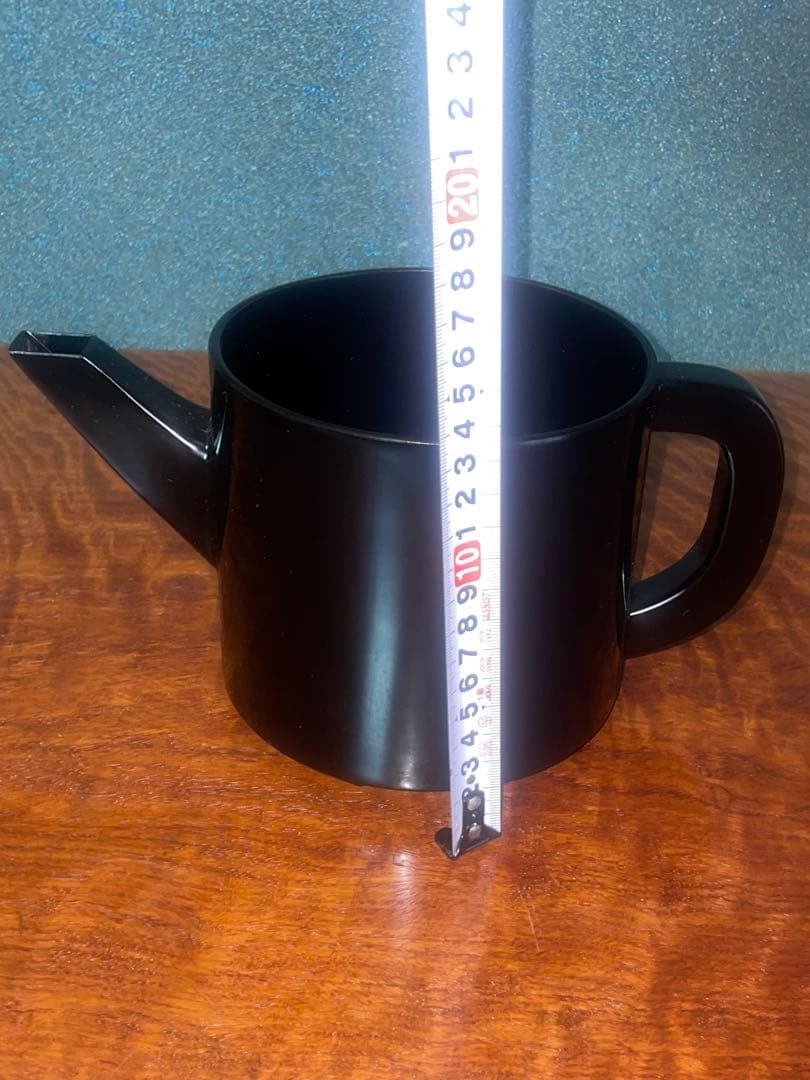 黒いプラスチック製茶道具