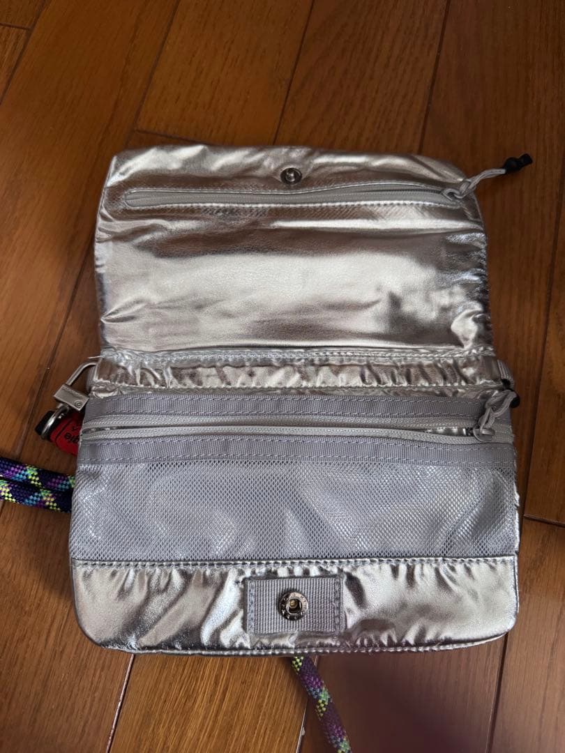 topologie スマホ　サコッシュ　ストラップ付き