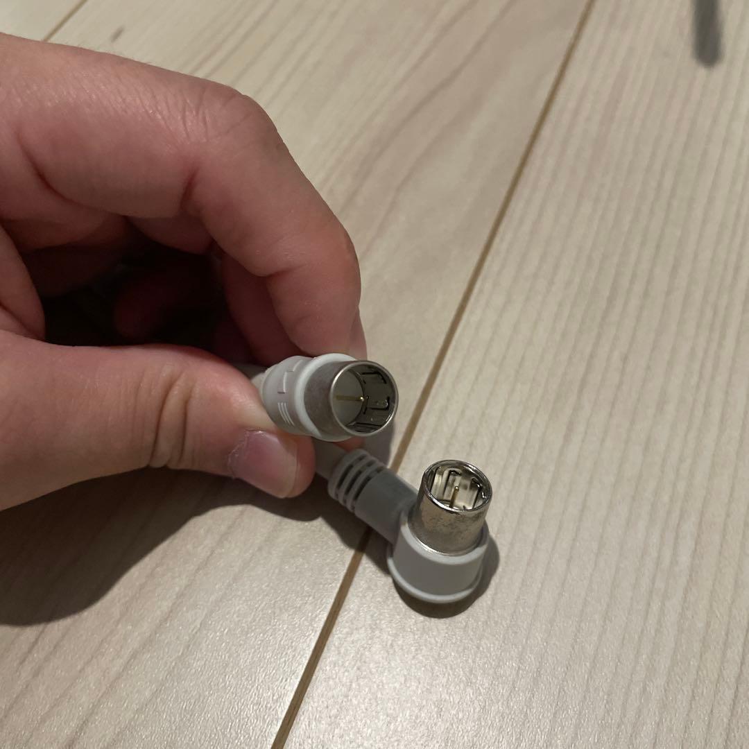 32インチSHARP AQUOS 液晶テレビ（リモコン・アンテナケーブル1本付）