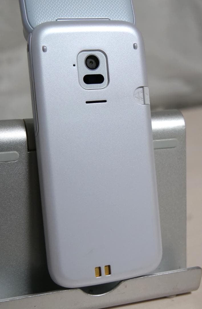 K*様 美品 docomo らくらくホン ホワイト F-01M