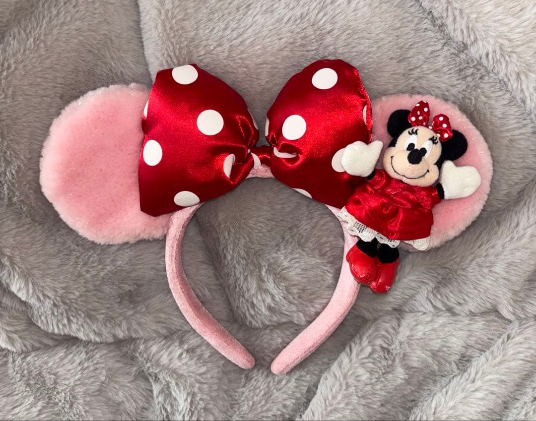 ミニーカチューシャピンク　ディズニー