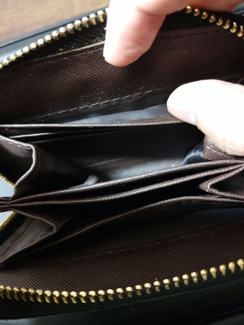 正規店PRADA ブラックナイロン 二つ折り財布