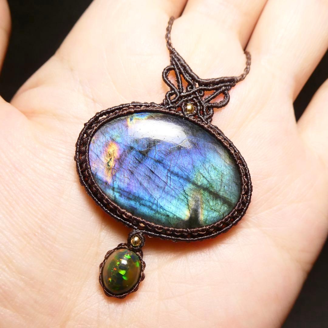 さい　レインボーラブラドライトとブラックオパールのマクラメネックレス