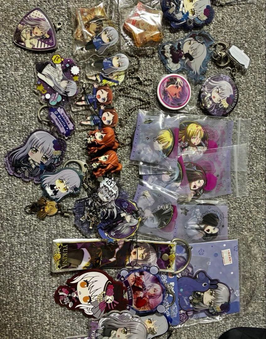 湊友希那 寝そべり