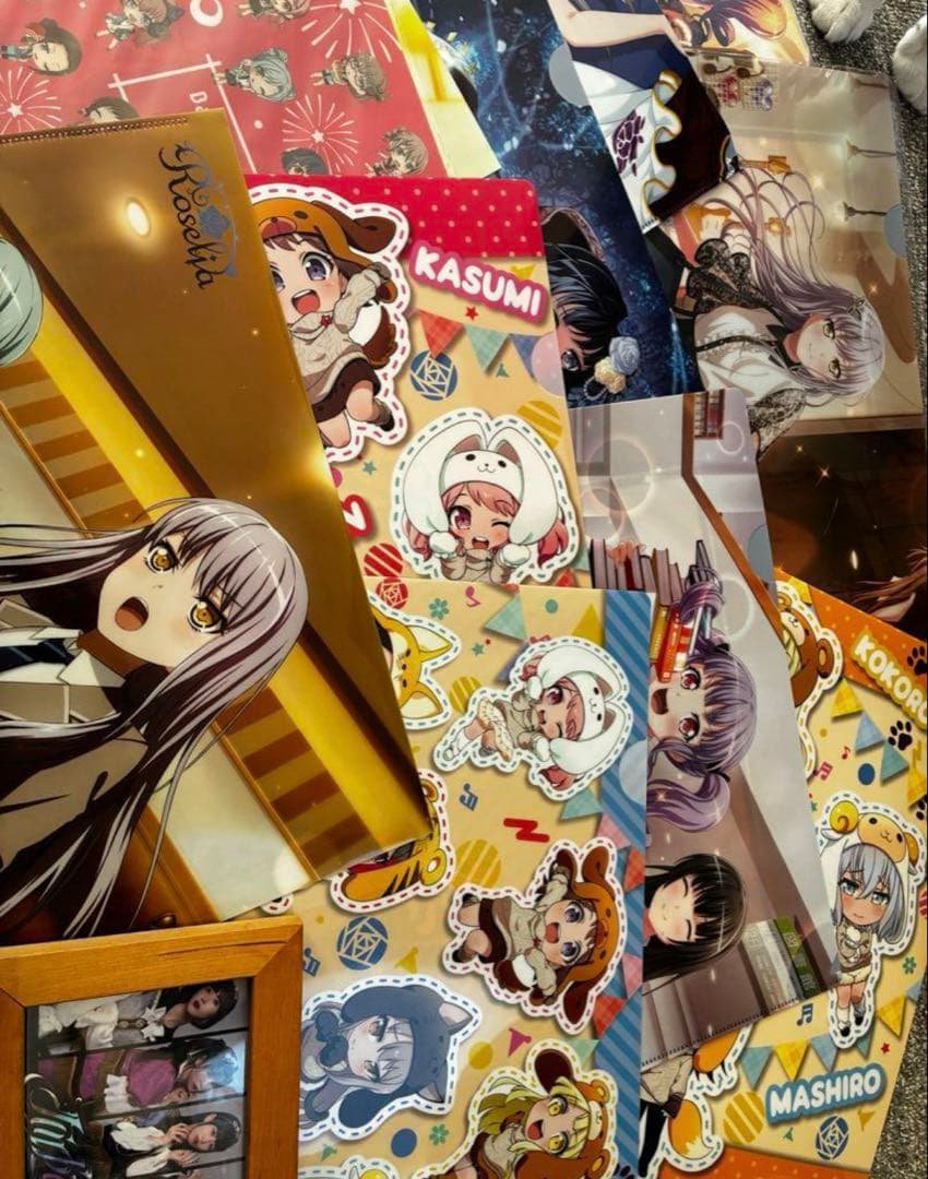 湊友希那 寝そべり