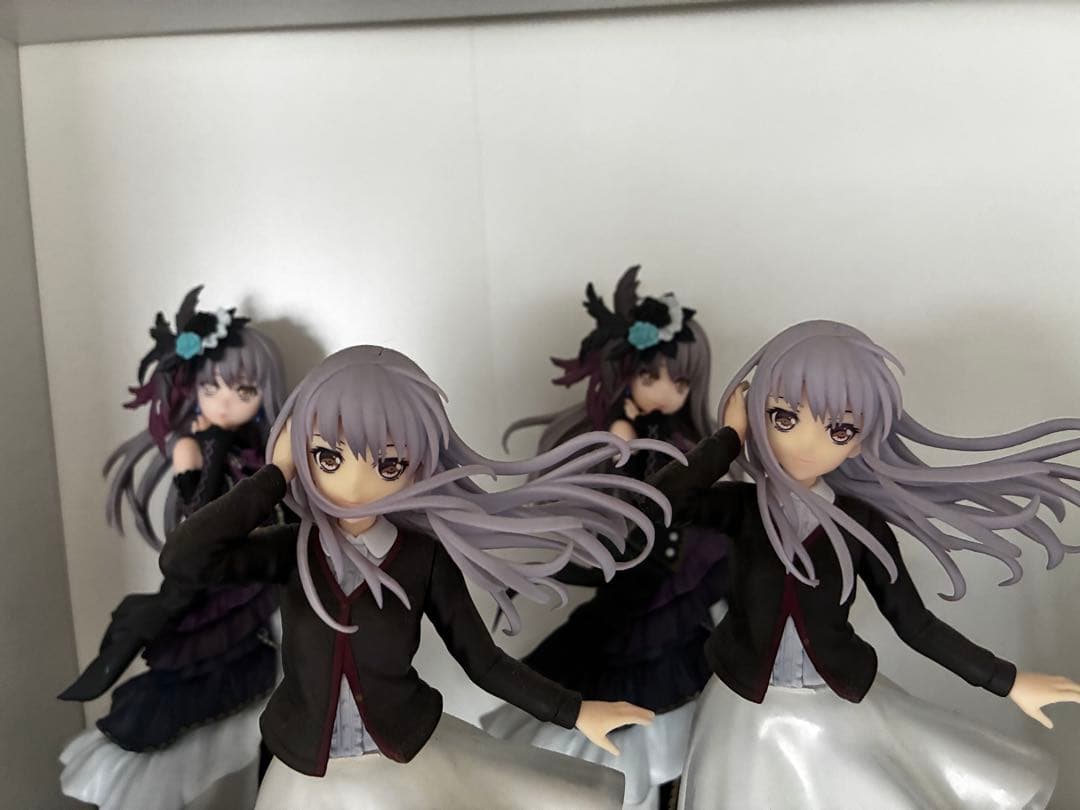 湊友希那 寝そべり