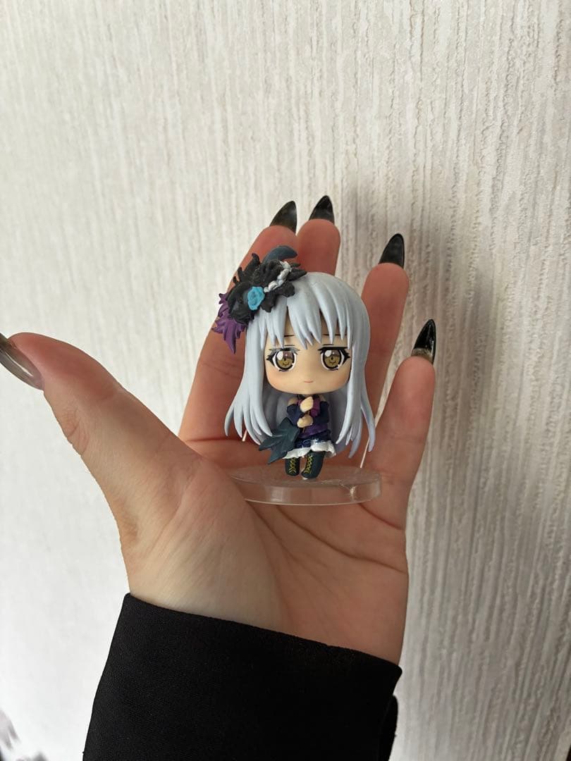 湊友希那 寝そべり