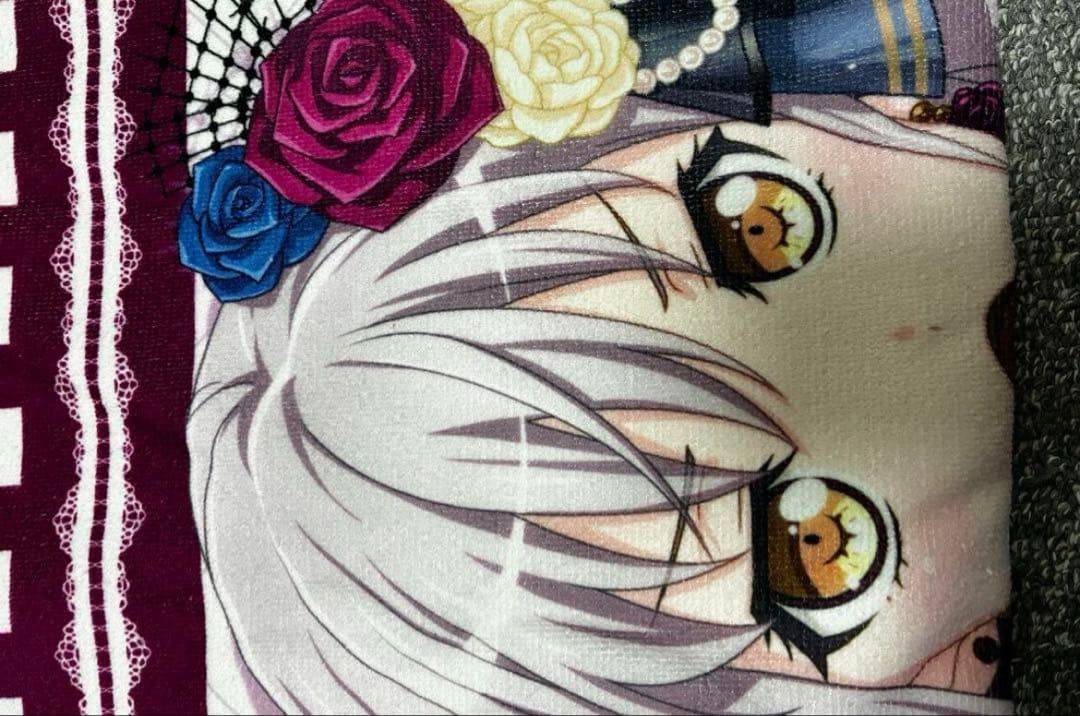 湊友希那 寝そべり