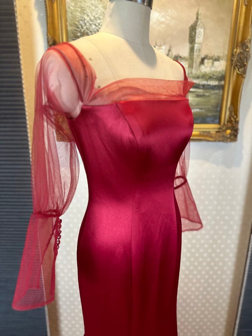 赤 サテン マーメイドラインドレス 透け感のある長袖 ビーズ付き
