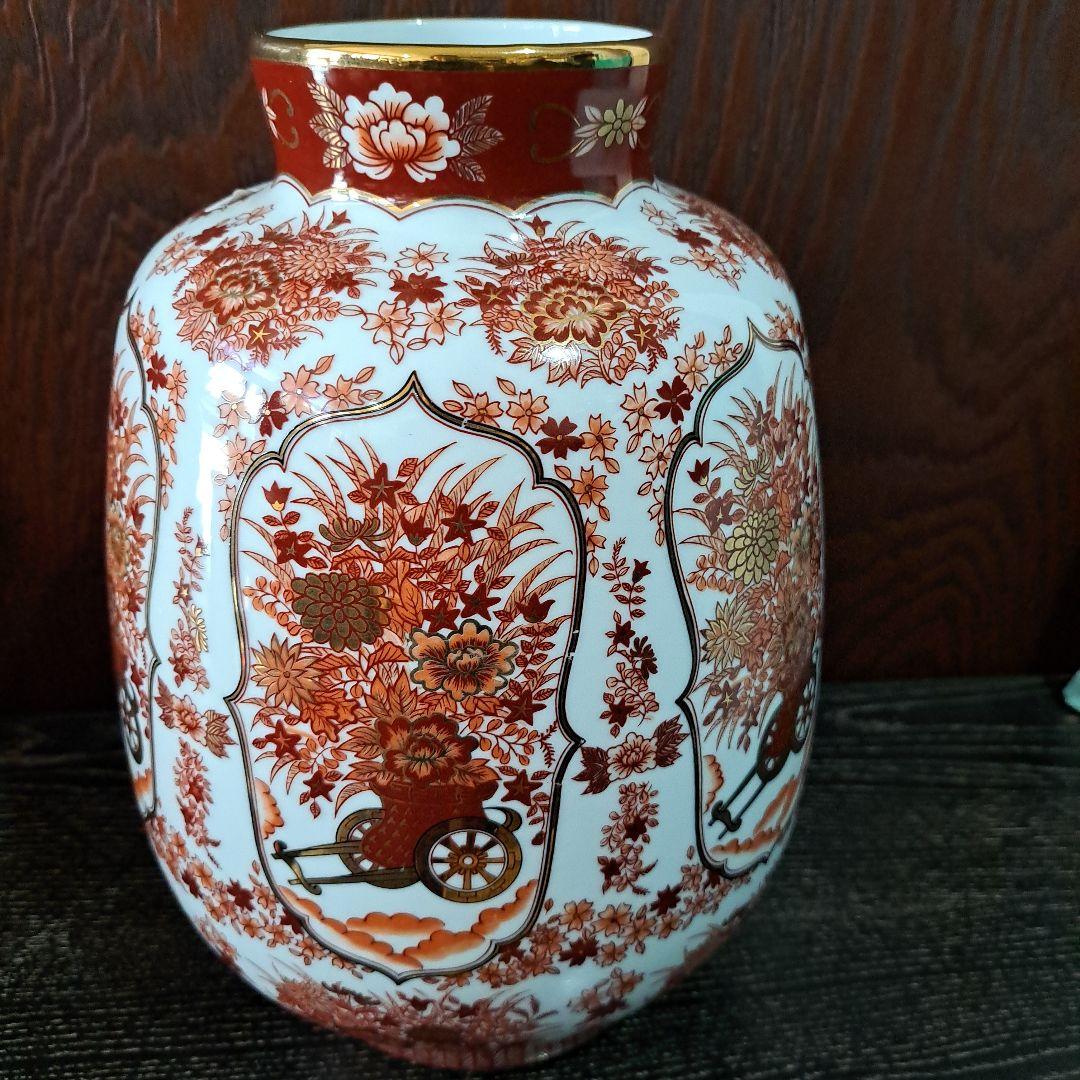 釉裏壺　六角飾瓶　　極上本金使用　金彩赤絵　　柴田陶器　唐花図　高さ32㎝