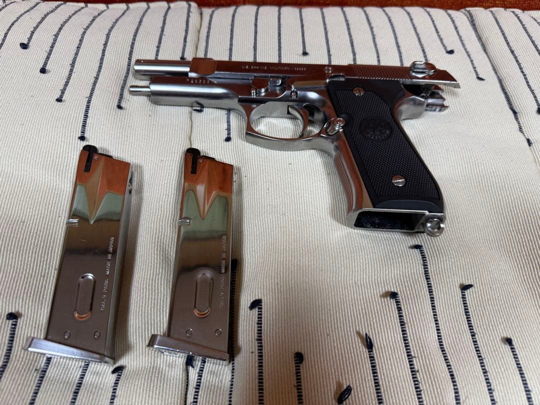 東京マルイ ベレッタm92f クロームステンレス マガジン2本付き