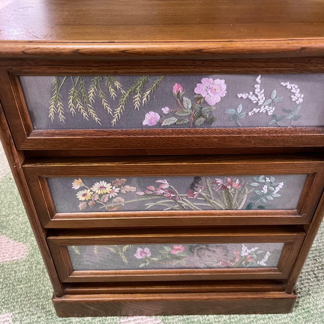 戸塚刺繍作品　木製花柄3段引き出し