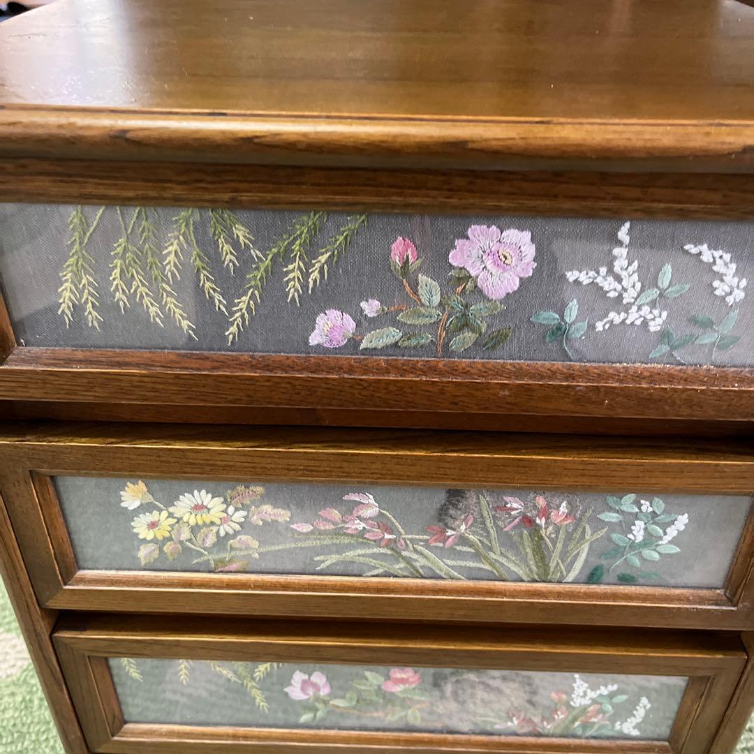 戸塚刺繍作品　木製花柄3段引き出し
