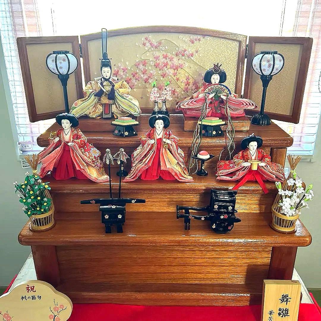 【まろん】 雛人形三段飾り一式　名入れオルゴール　お供え台 説明書付き