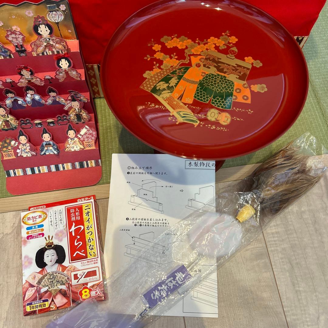 【まろん】 雛人形三段飾り一式　名入れオルゴール　お供え台 説明書付き