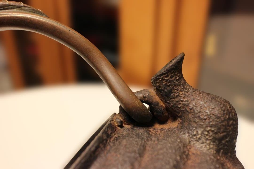 整*屋様 古鉄瓶　小振り亀文堂芋頭鉄瓶　希少品　水漏れなし・状態良好