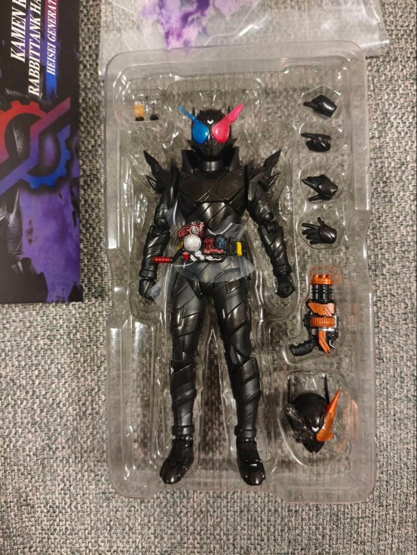 ユ*マ様 S.H.Figuarts 仮面ライダービルド ラビットタンクハザードフ