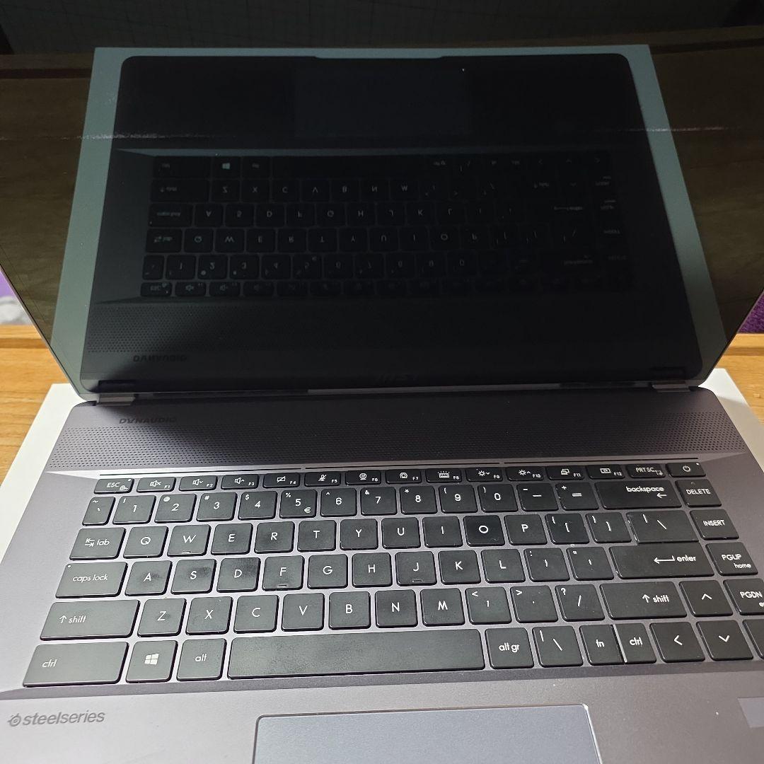 MSI ​Creator Z16 A11UET 英語配列