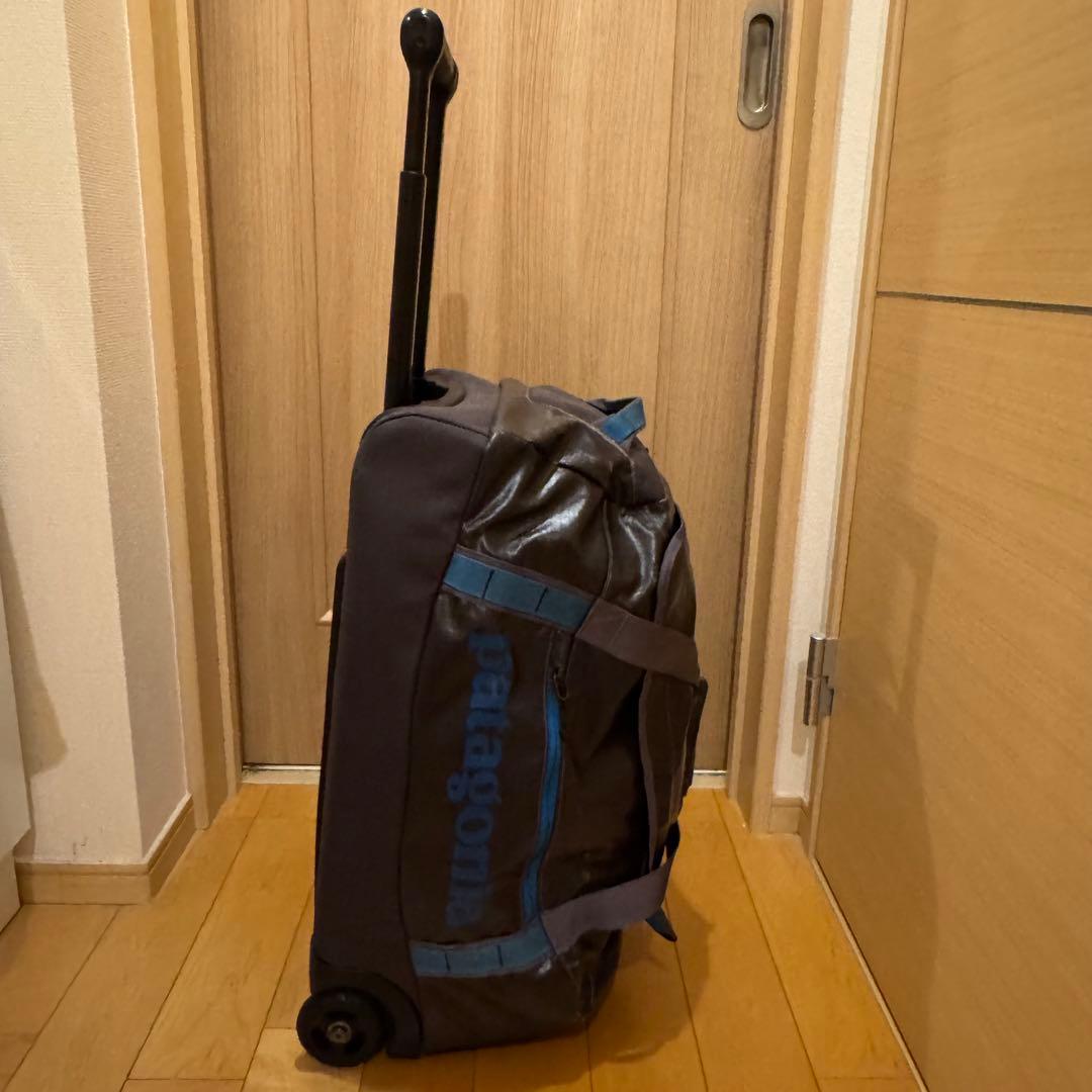 人気パタゴニア　ブラックホール ウィールド ダッフル 40Lグレー