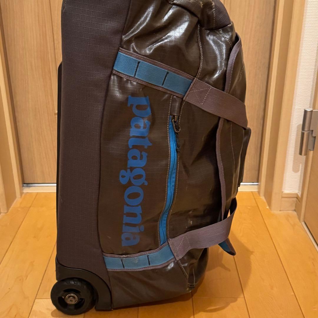 人気パタゴニア　ブラックホール ウィールド ダッフル 40Lグレー