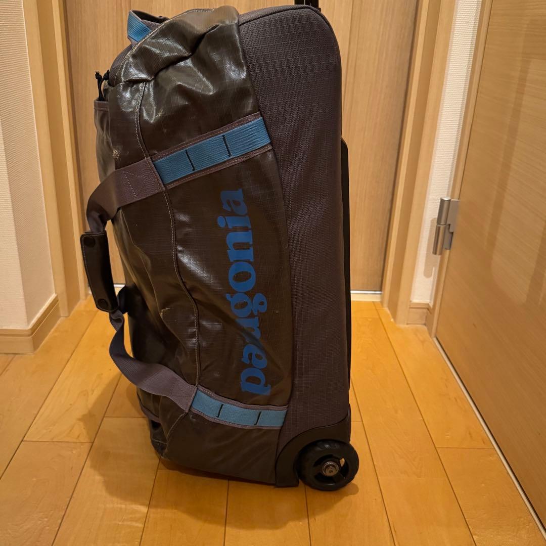 人気パタゴニア　ブラックホール ウィールド ダッフル 40Lグレー