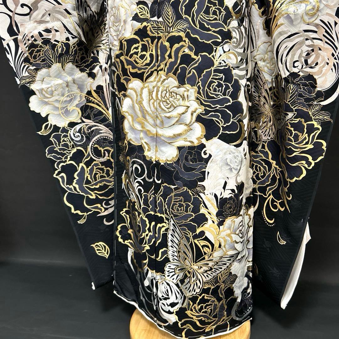 白地に黒のゴージャス薔薇の振袖フルセット