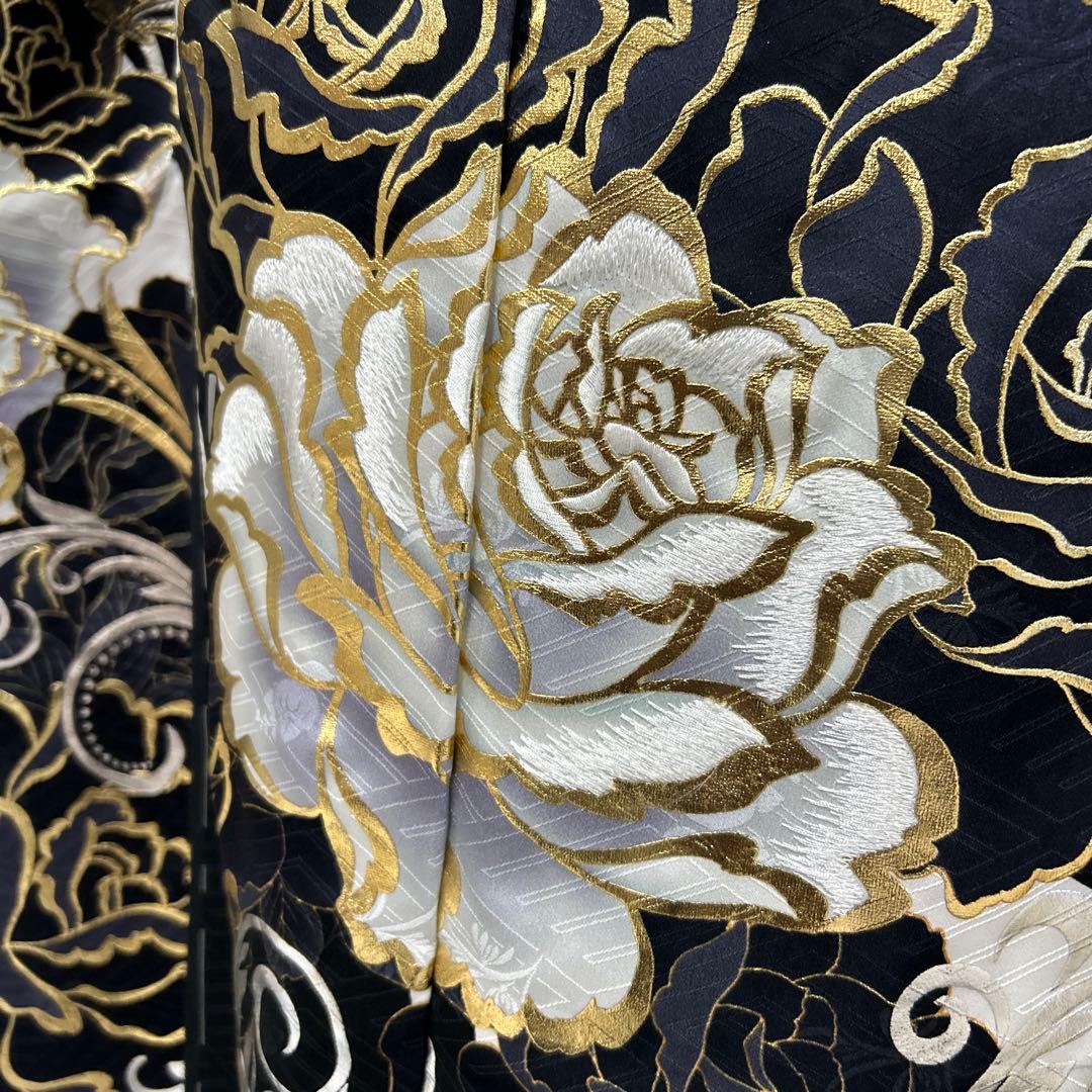 白地に黒のゴージャス薔薇の振袖フルセット