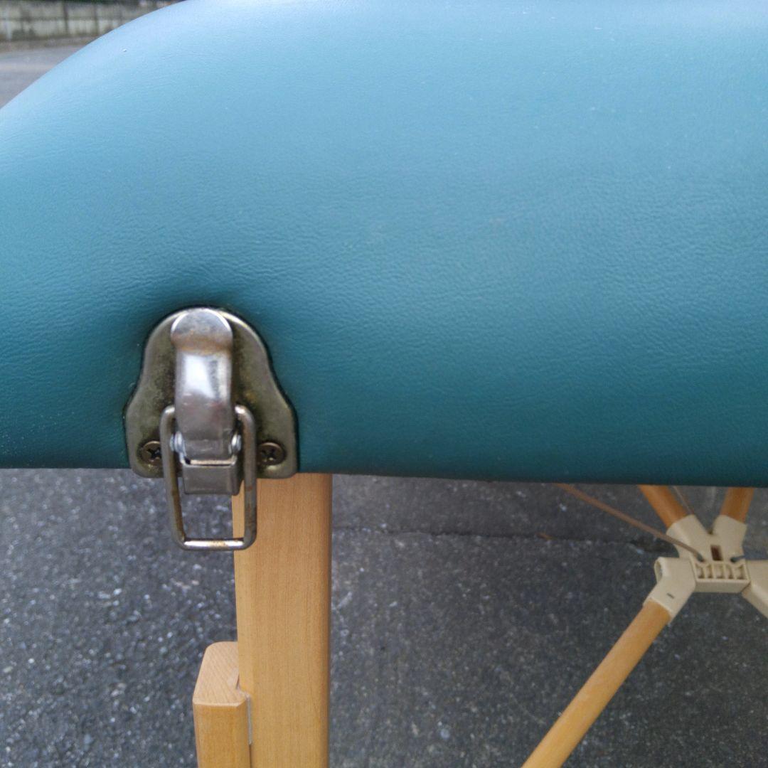 青い折りたたみベッド