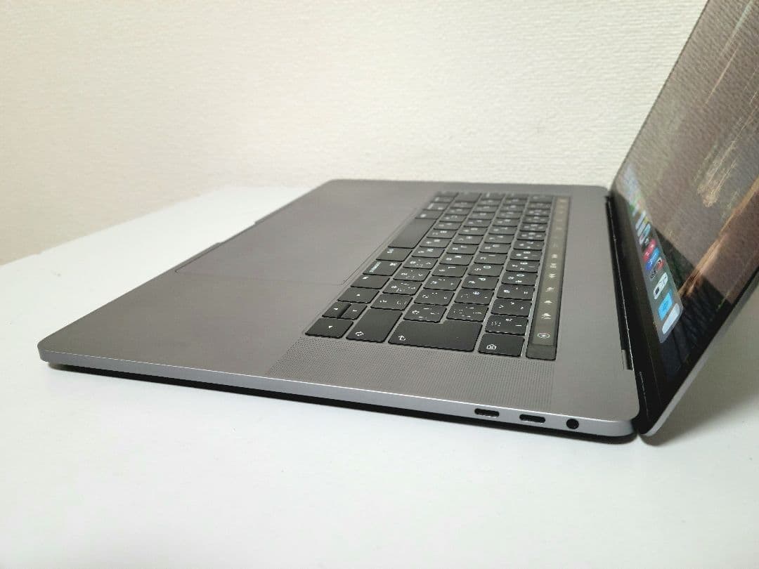 美品　MacBook Pro 15インチ 2019 外箱・付属品付
