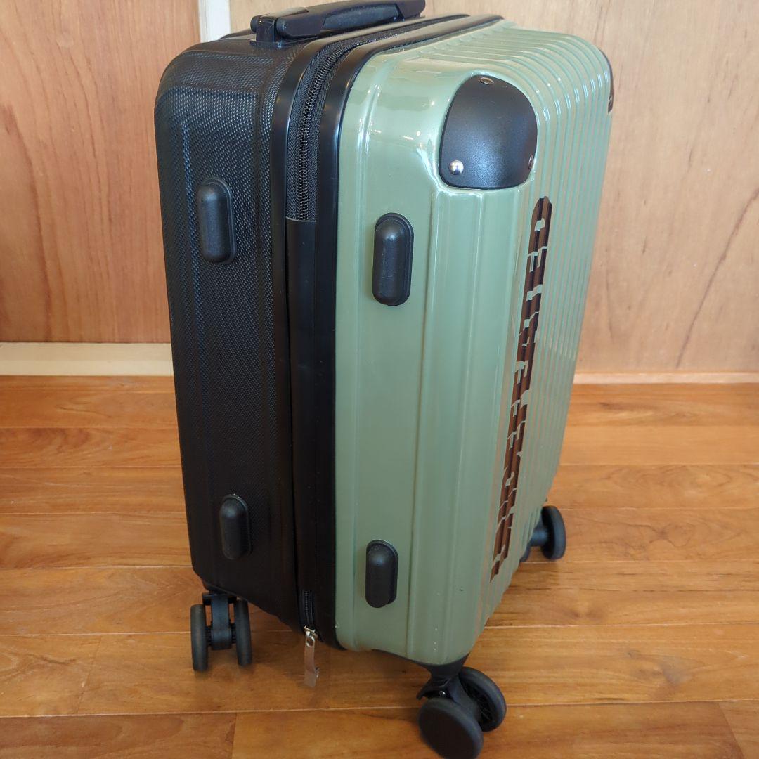 UNDEFEATED 小型キャリーケース スーツケース　緑×黒 機内持込 TSA
