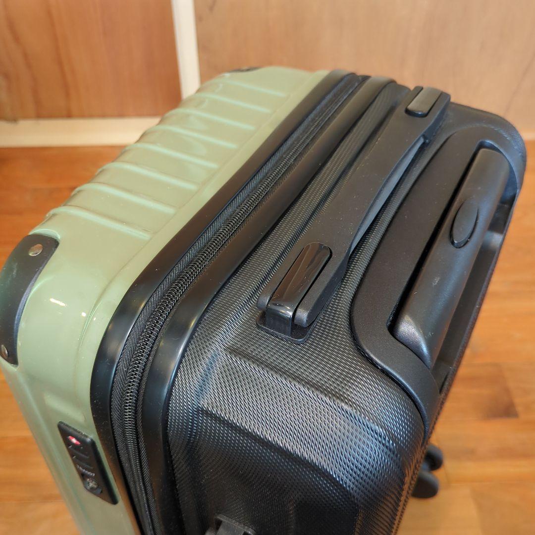 UNDEFEATED 小型キャリーケース スーツケース　緑×黒 機内持込 TSA