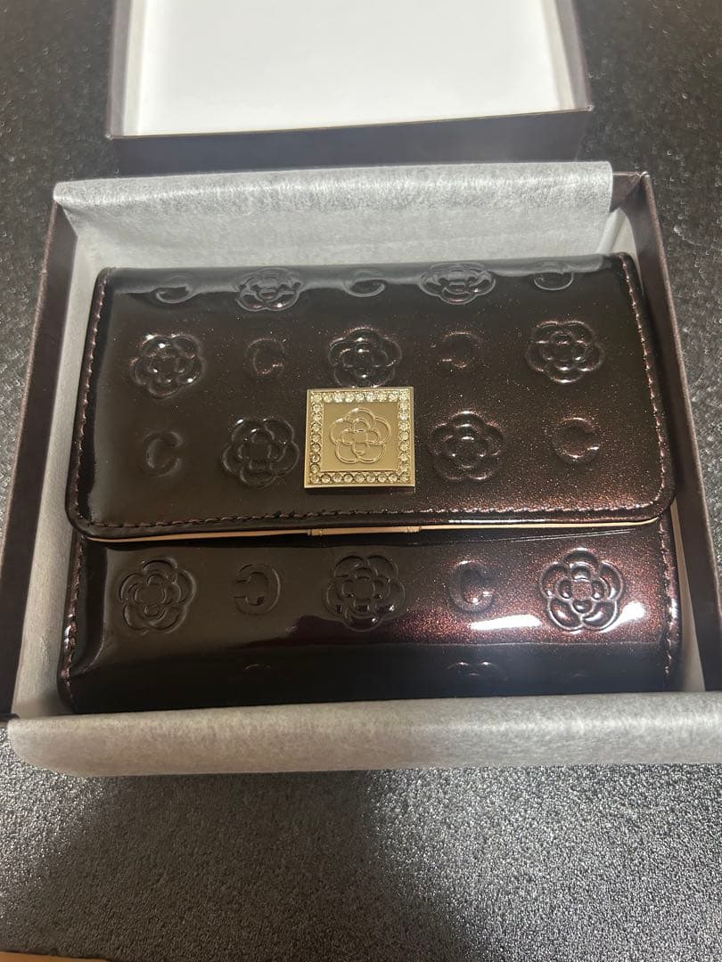 CLATHAS ダークブラウン 三つ折りがま口財布