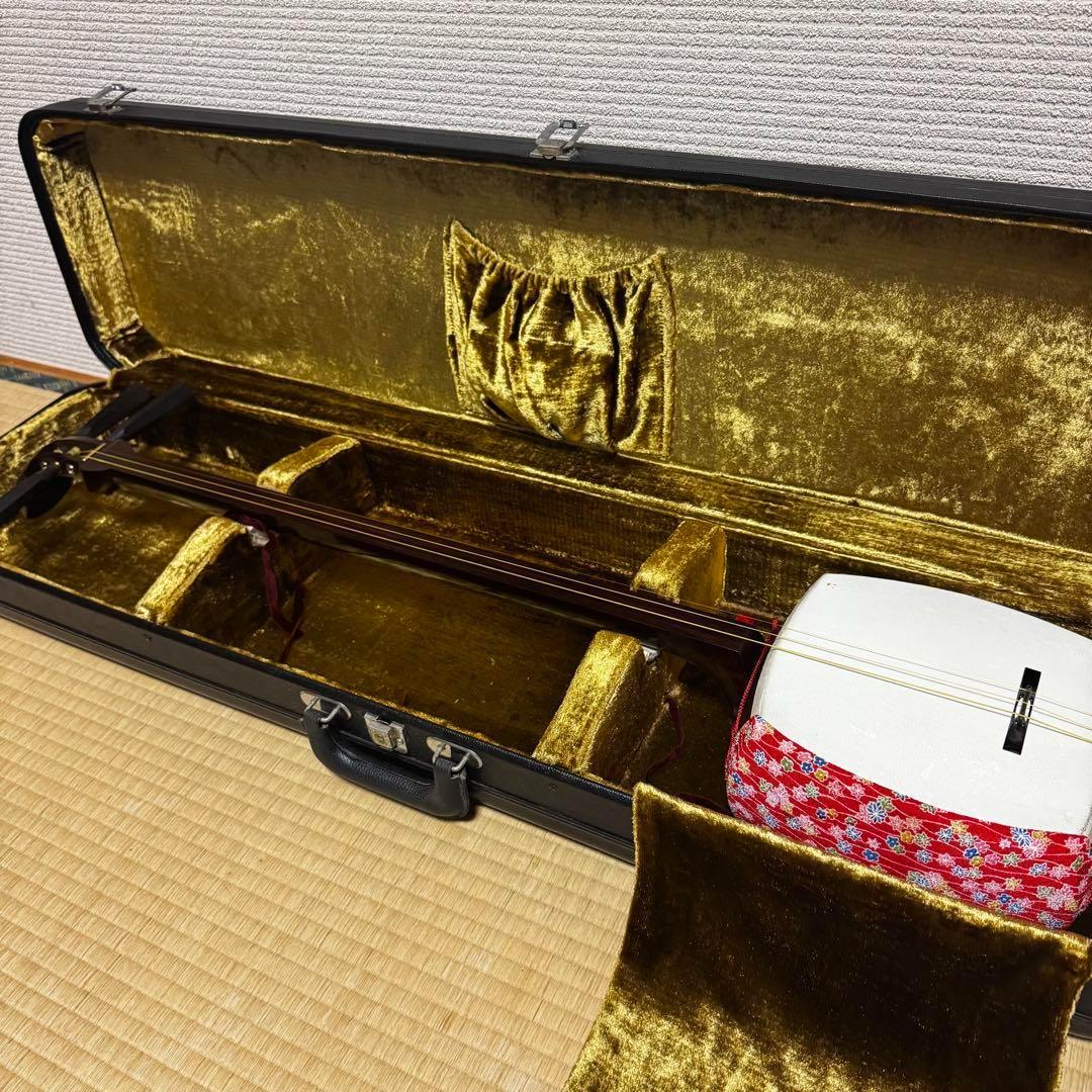 三味線　中棹　東さわり　紅木　1本溝　糸まき　素六　破れ有り　ハードケース付き