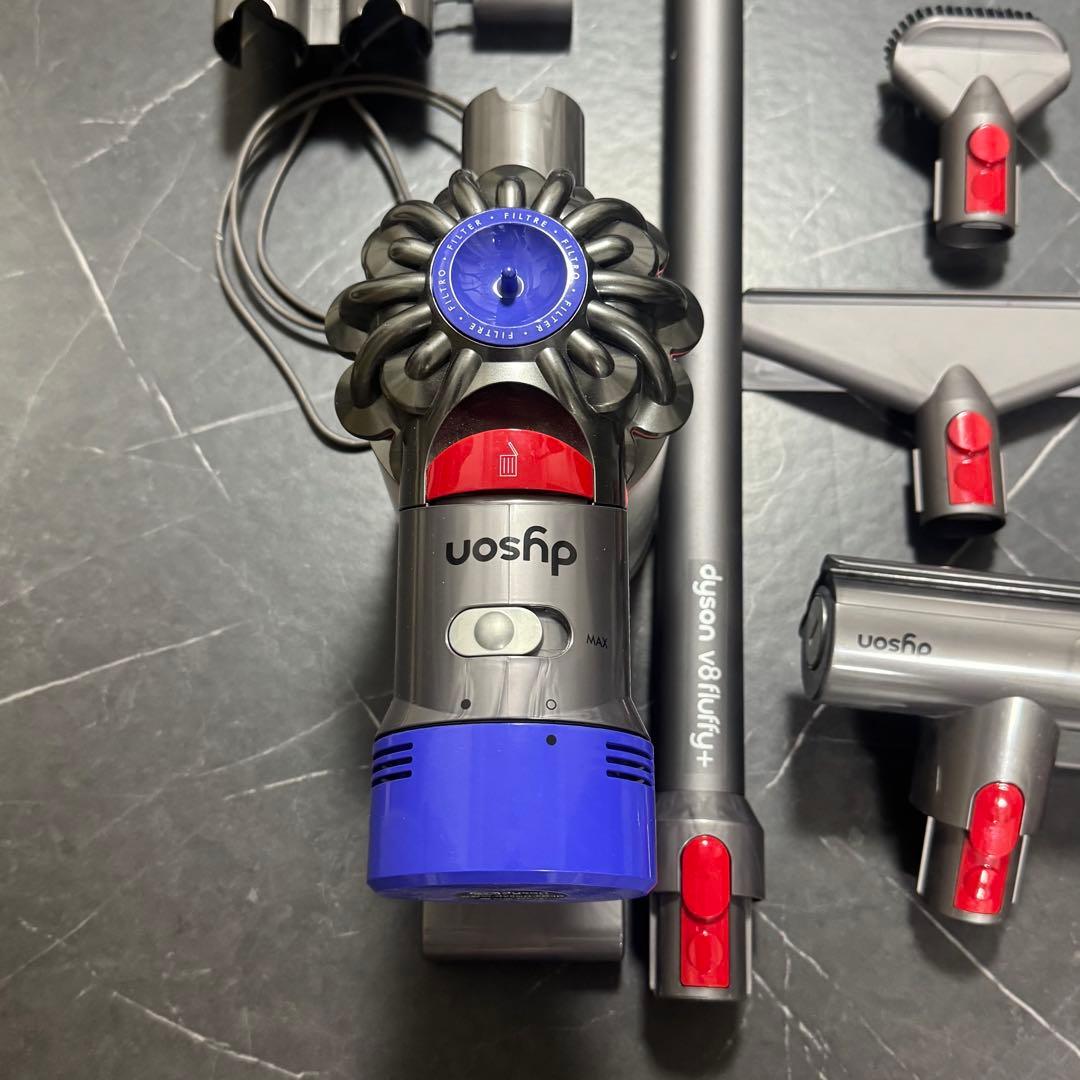 Dyson V8fluffy+ 充電器・ノズル付き