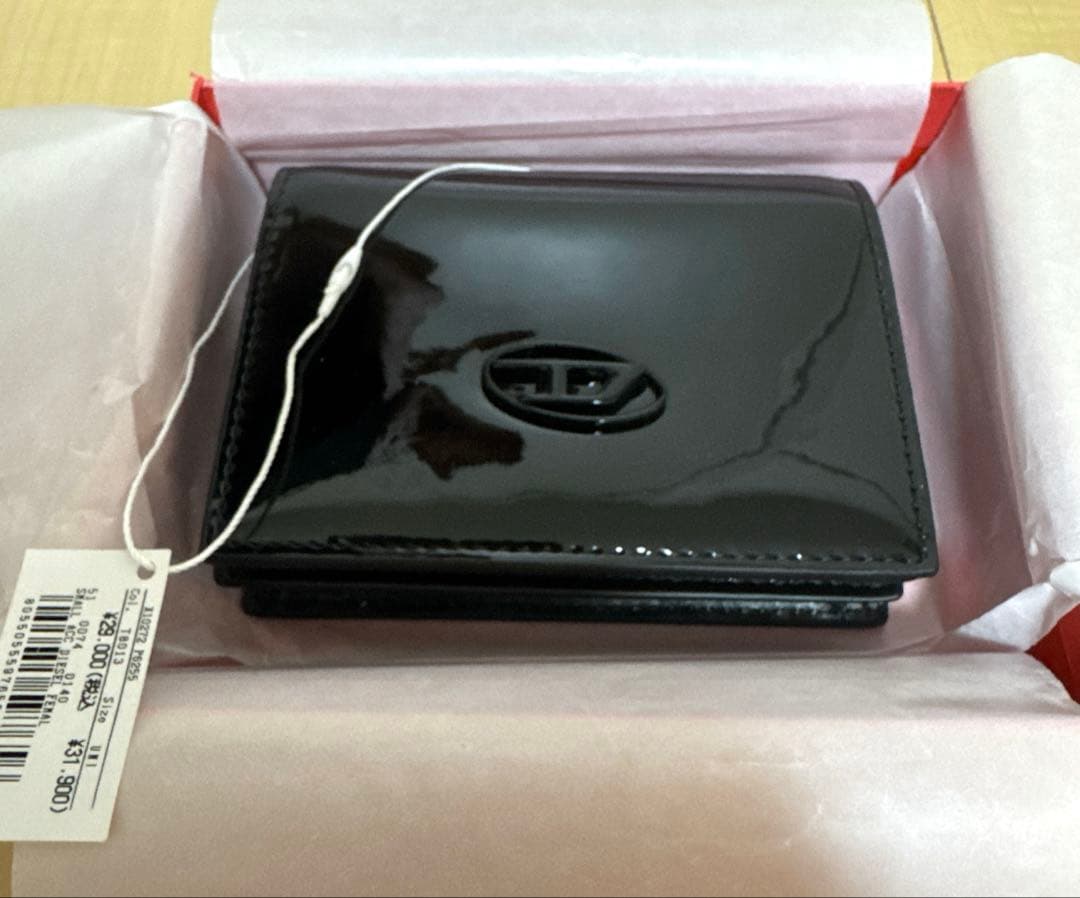 限定値下げ！新品！正規品DIESEL 二つ折り財布　ブラック　プレゼントにも！