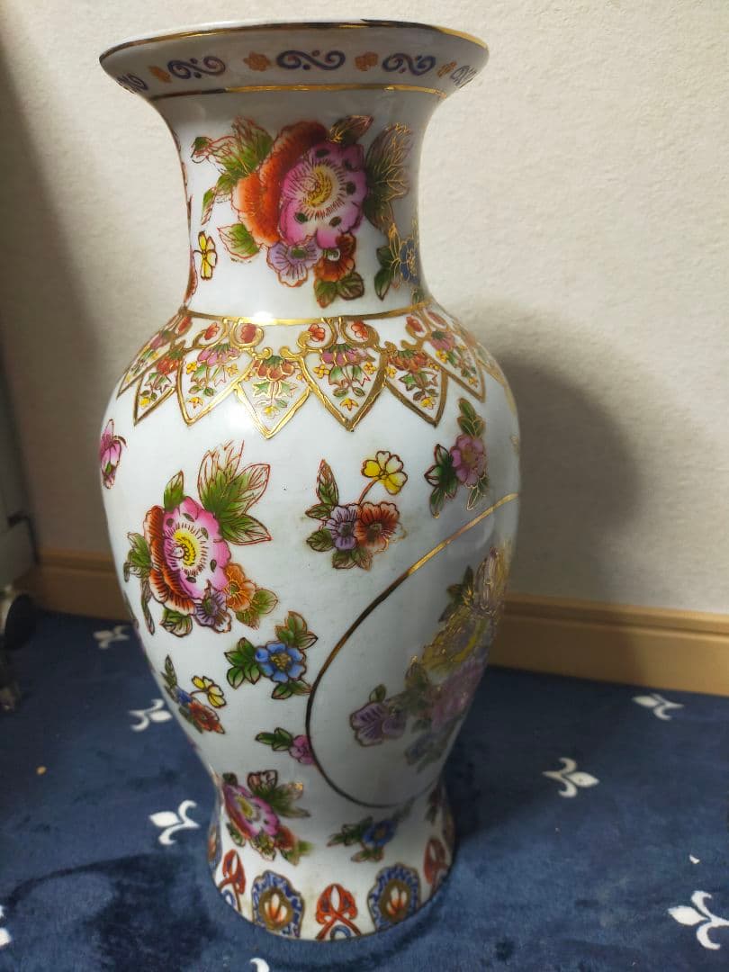 薩摩　金彩花柄花瓶