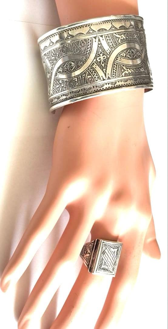 トゥアレグ族　サハラ砂漠　ハンドメイド　シルバーバングル