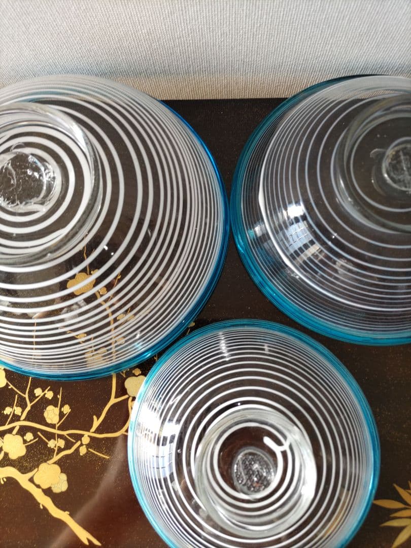 見つけた方はラッキー　時代物　青縁千筋文三つ組入れ子鉢