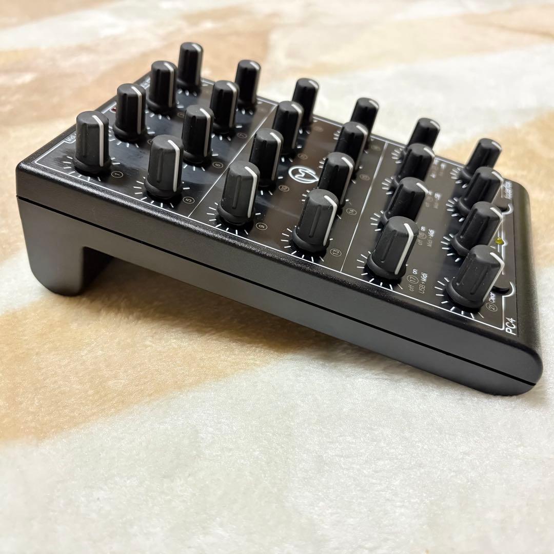 faderfox PC4 MIDIコントローラー