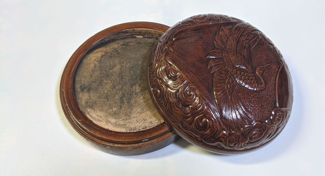 備前焼　硯　鶴模様　塗り